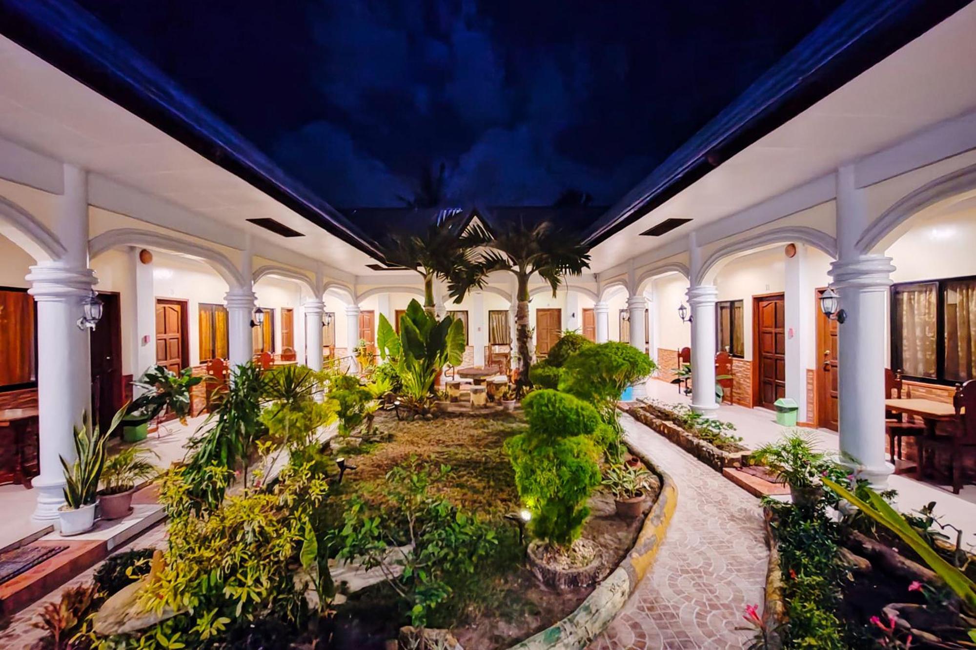 Mbg Travellers Inn Powered By Cocotel Puerto Princesa Kültér fotó