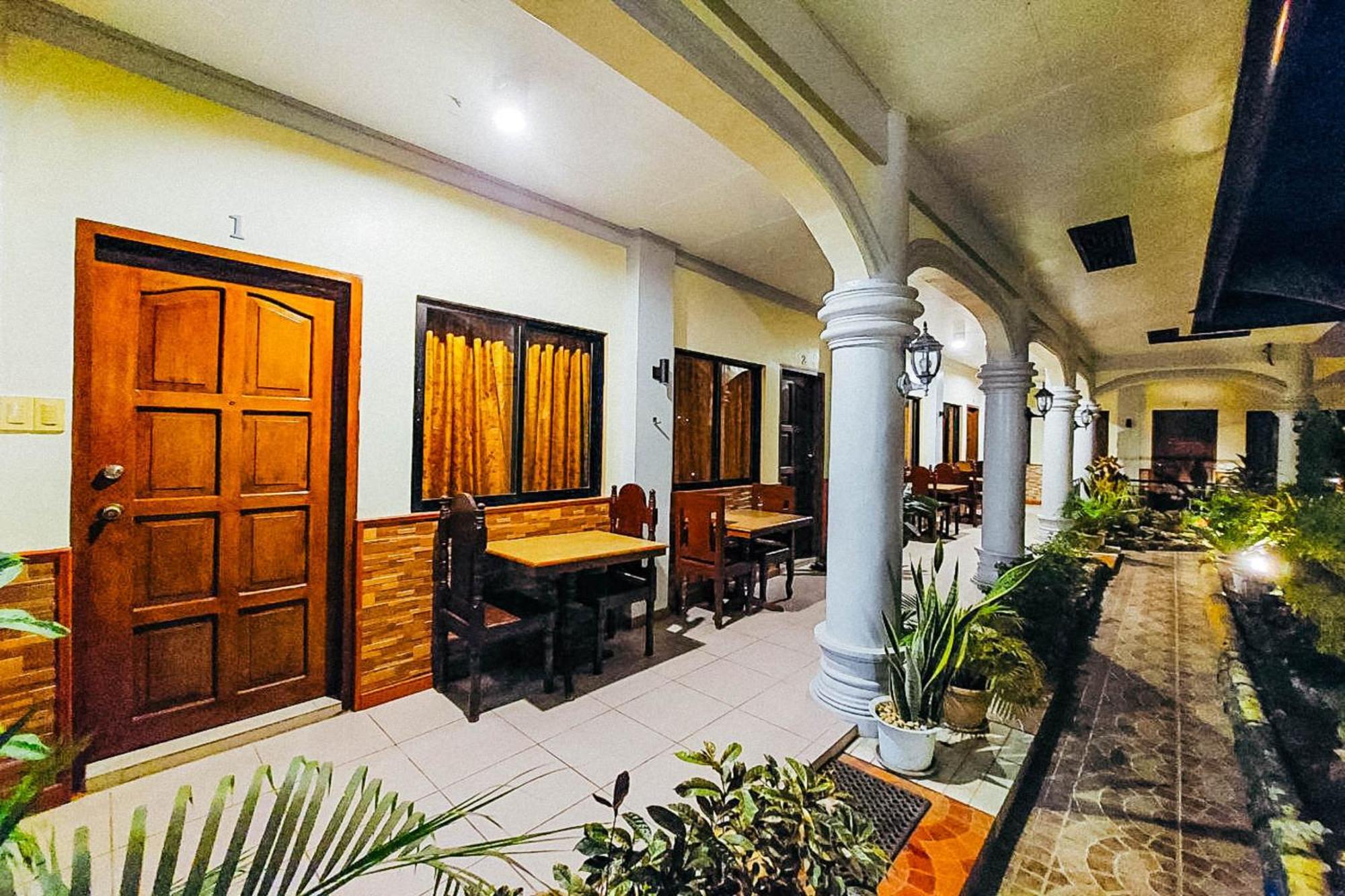 Mbg Travellers Inn Powered By Cocotel Puerto Princesa Kültér fotó