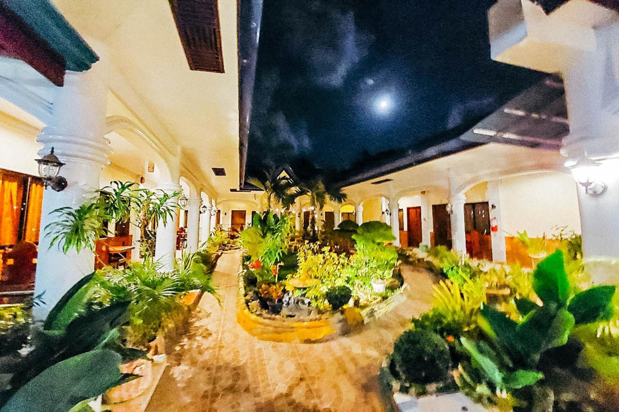 Mbg Travellers Inn Powered By Cocotel Puerto Princesa Kültér fotó