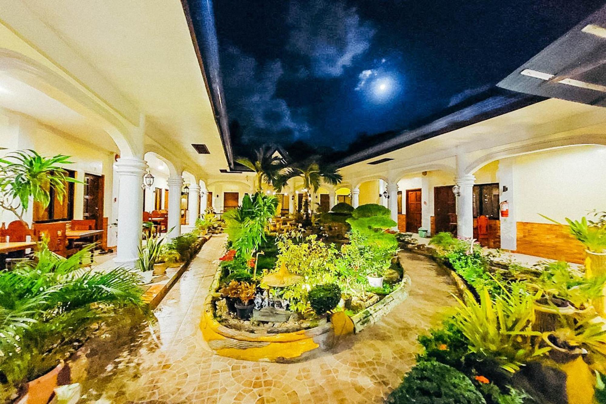 Mbg Travellers Inn Powered By Cocotel Puerto Princesa Kültér fotó