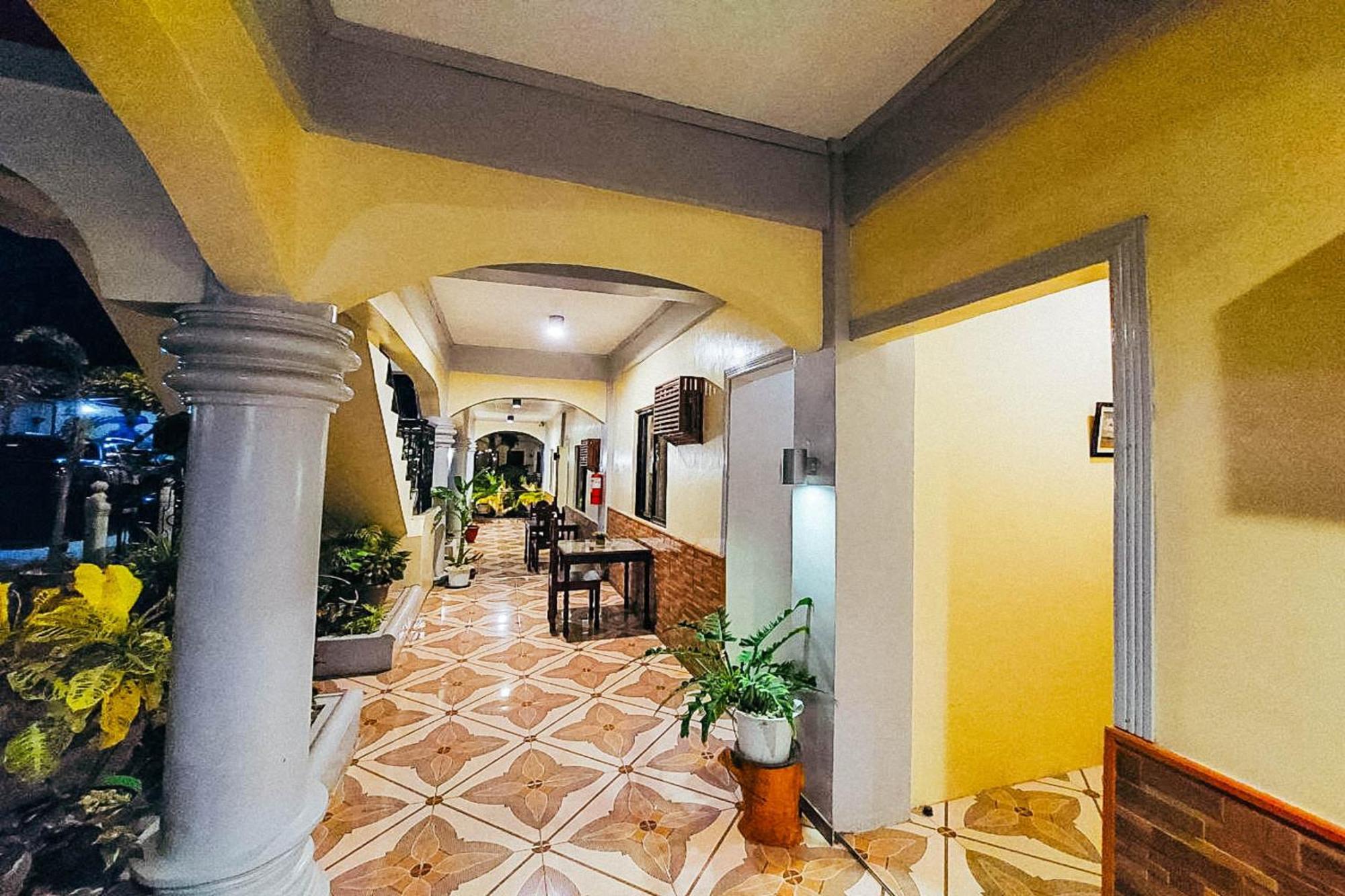 Mbg Travellers Inn Powered By Cocotel Puerto Princesa Kültér fotó